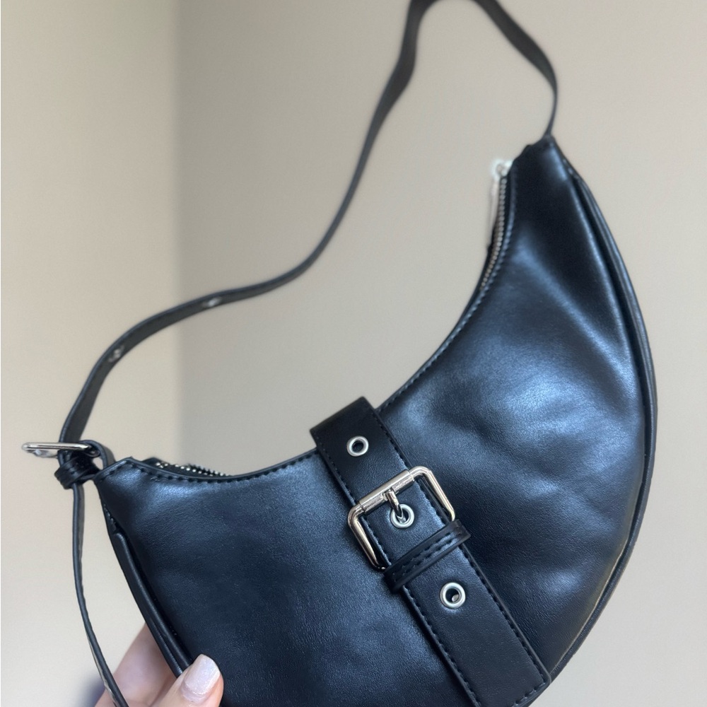 8 Other Reasons Black Crescent Hobo Bag NWOT - Picture 5 of 9